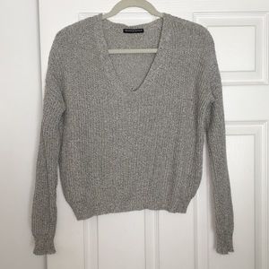 Brandy Melville Sweaters - BRANDY MELVILLE v-neck sweater Brandy Melville Sweaters - BRANDY MELVILLE v-neck sweater